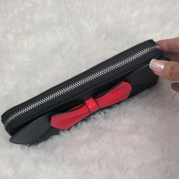 Loungefly Minnie Mouse Clutch Wallet - Picture 14 of 14